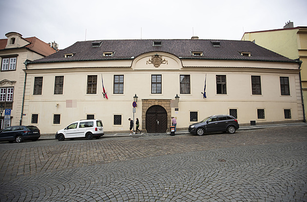Babiš plánuje nové využití Hrzánského paláce. Mohl by sloužit jako muzeum