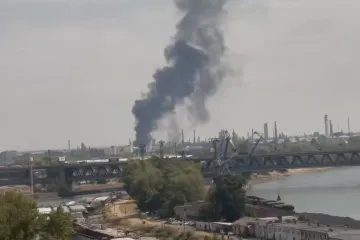 V bratislavské rafinerii Slovnaft hoří