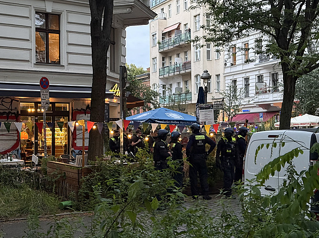V centru Berlína padly tři výstřely, na místě je jedna zraněná osoba