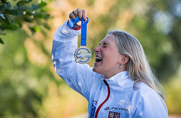 Tři zlata pro vodní slalomářku Kočířovou, na juniorském ME ovládla také kayakcross